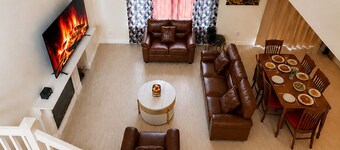 Stockton Vineyard 3BR Home, Hot Tub & Game Room