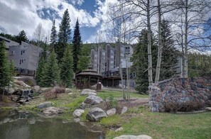 Property grounds - The Coop: Ski In/Ski Out Studio Condo - Winter Park (Winter Park)