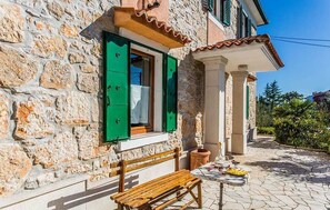 Outdoor dining - Holiday house KRAS with spacious garden (Kras)