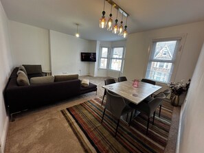 Interior - Charming 4-bedroom apartment in lively London neighborhood (London)