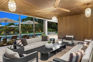 Terrace/patio - 1-Acre Oasis: Pool/Spa, Pickleball, Bball & More (Miami)