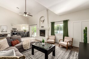 TV, video games, table football, ping pong - Resort Backyard! Heated Pool+Hot Tub, Pickleball (Mesa)
