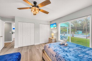 Schreibtisch, Bügeleisen/Bügelbrett, Reisekinderbett, kostenloses WLAN