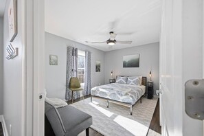 2 bedrooms, desk, iron/ironing board, free WiFi - Sun Valley Loft | Close to Mosaic! (Saint Joseph)