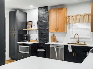 冷蔵庫、電子レンジ、コンロ、食器洗い機