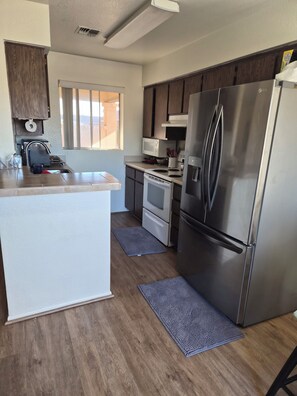 Micro-ondes, four, plaque de cuisson, lave-vaisselle