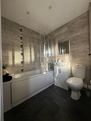 Hair dryer, towels, toilet paper - Oakleigh Way, Carlisle - 2 Bedroom, sleeps 4, Fully furnished (Carlisle)