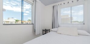 1 bedroom, iron/ironing board, WiFi, bed sheets - Casa em Florianopolis a 250m da Praia do Santinho (Florianópolis)
