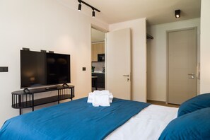 2 bedrooms, iron/ironing board, WiFi, bed sheets - Providencia Pulse Sleek 2BR in Trendy District (Providencia)