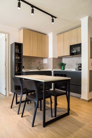 Dining - Providencia Pulse Sleek 2BR in Trendy District (Providencia)