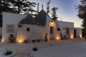 Exterior - Trullo Tonino (Cisternino)