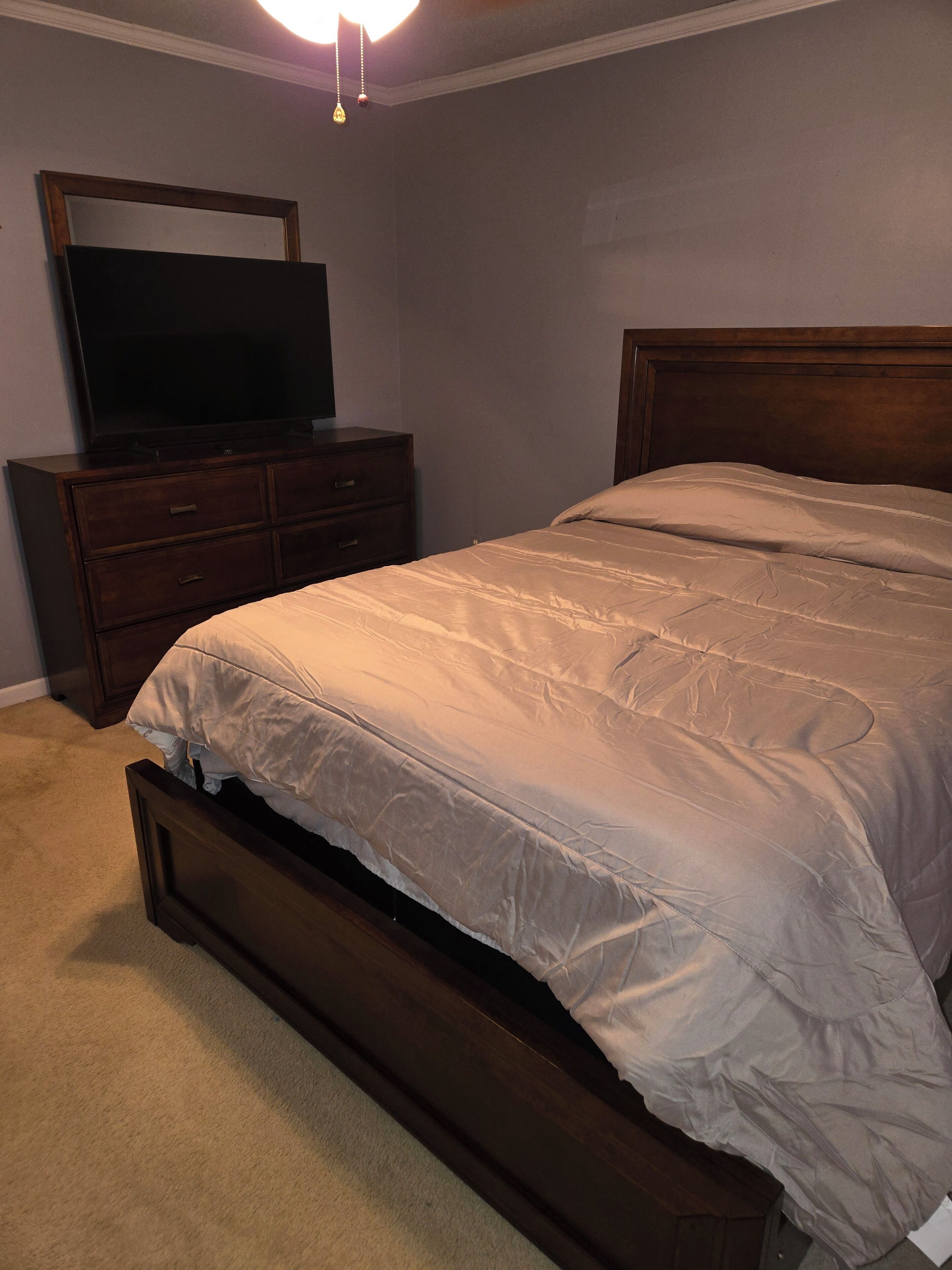 Iron/ironing board, WiFi, bed sheets