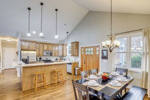 Dining - Spacious & Scenic! Weaverville Home Near Main St (Weaverville)