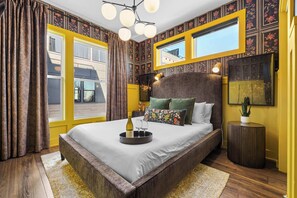 4 chambres, bureau, fer et planche à repasser, lit parapluie