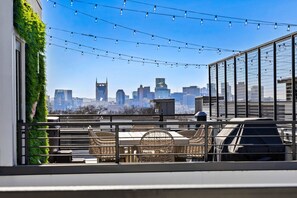 Outdoor dining - THE LUCY | Hot Tub | Views | Grill | Parking (Nashville)