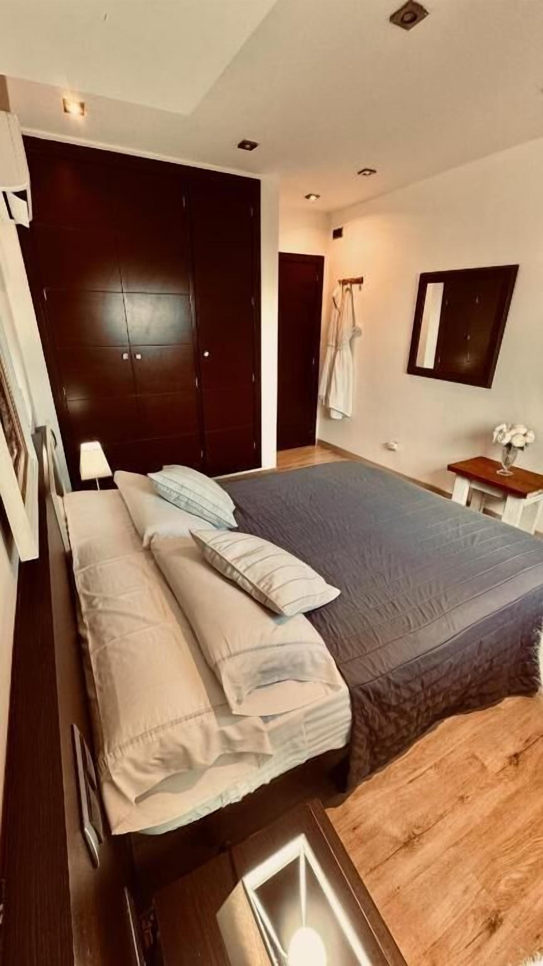 Standard Room, Shared Bathroom, Garden View (#2) | Iron/ironing board, free WiFi