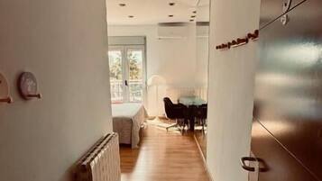 Rom – standard, delt bad, delvis havutsikt (#5) | Innvendig