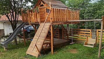 Huoneisto, parveke, vuoristonäköala | Lasten alue