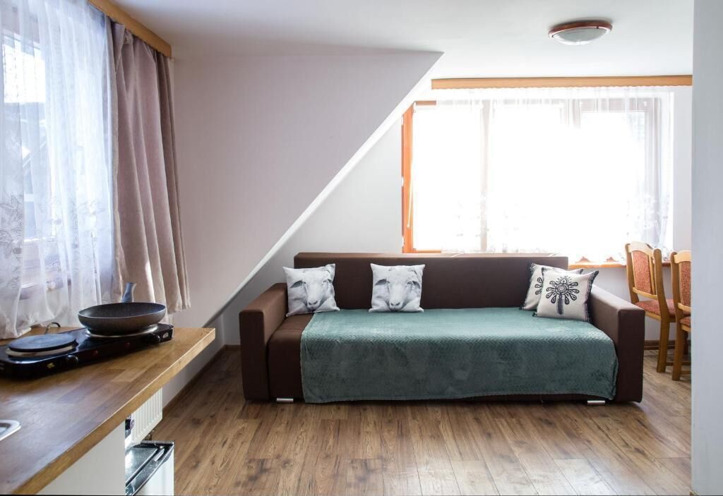 Apartment, Balcony, Mountain View | Living area