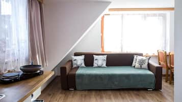 Apartment, Balcony, Mountain View | Living area