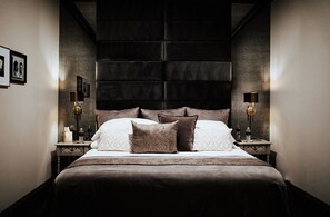 Superior Room, 1 King Bed, Private Bathroom | Free WiFi