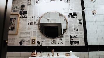 Superior Double Room, 1 King Bed, Private Bathroom | Interior