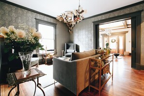 Interior - The Gaston (Dallas)