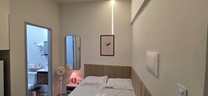 Standard Apartment, City View | Desk, laptop workspace, blackout drapes, soundproofing - Delta Acomodações (São Paulo)