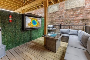Terrace/patio - Mass Ave Double Unit with Patio and Free Parking (Indianapolis)