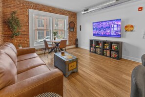 TV, offices - Mass Ave Double Unit with Patio and Free Parking (Indianapolis)