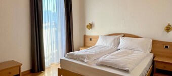 HC HOTEL GARNI ROOM AND APARTMENT