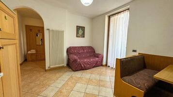 Apartment, Balkon, Gartenblick | Wohnbereich