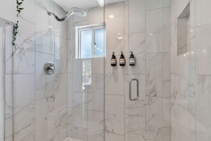 Hair dryer, towels, soap, shampoo - *NEW San Diego Home-Private Hot Tub & Views+Pet (San Diego)