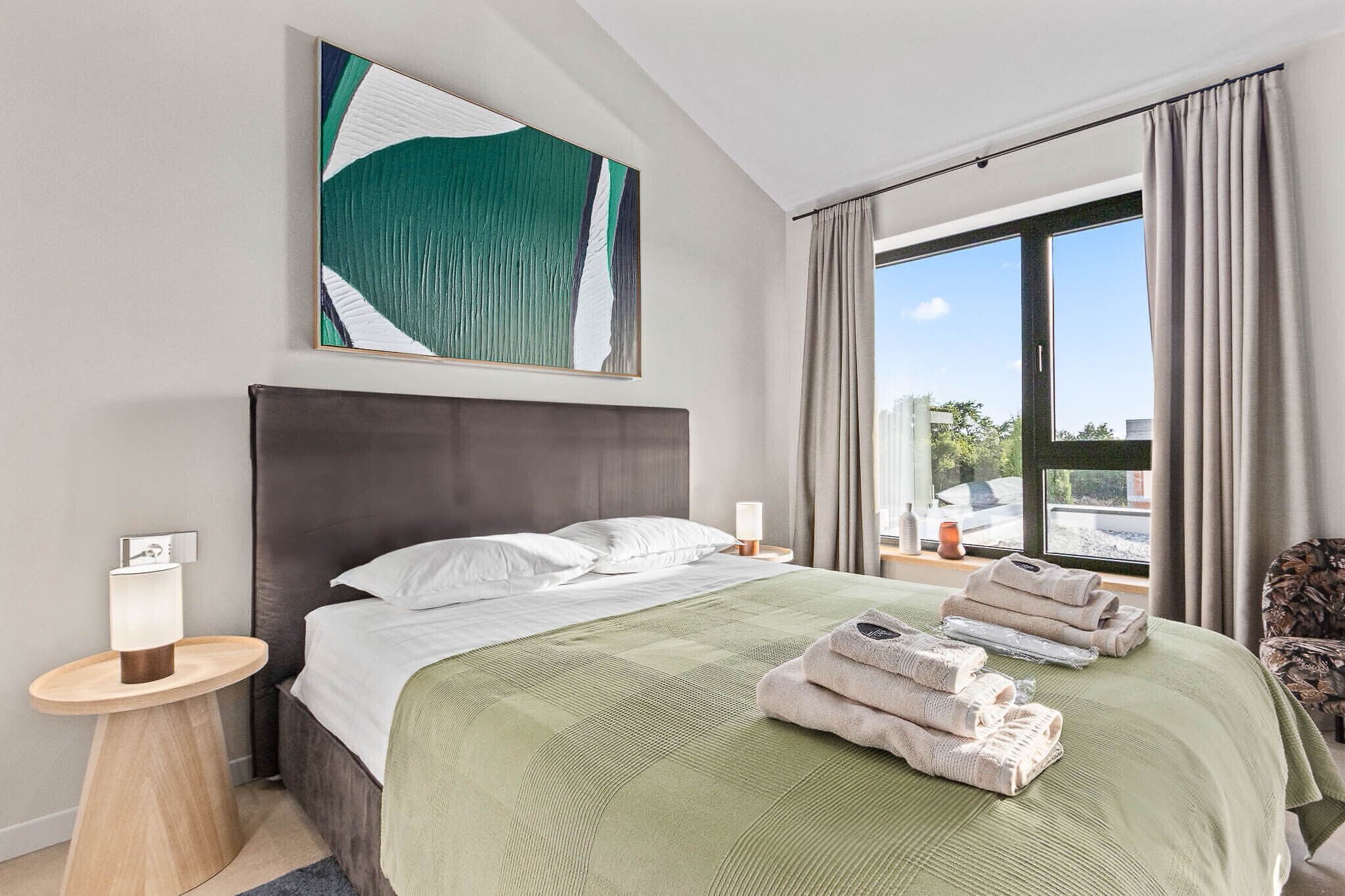 3 bedrooms, in-room safe, iron/ironing board, free WiFi