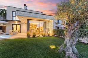 Exterior - Luxury Villa Casa Tia with Pool, Jacuzzi, Sauna (Porec)