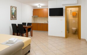 1 bedroom, iron/ironing board, free WiFi - Beautiful apartment in Okrug Gornji with WiFi (Okrug Gornji)