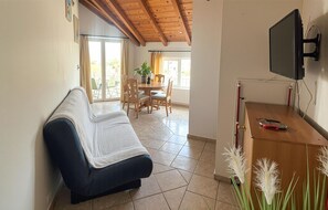 TV - 2 bedroom beautiful apartment in Jezera (Jezera)