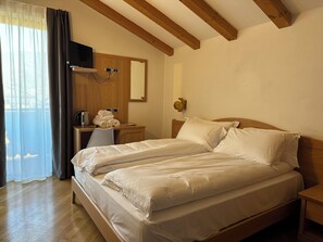 18 bedrooms, free WiFi, bed sheets