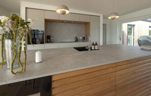 Fridge, microwave, oven, dishwasher - Beautiful home in Knebel with sauna (Knebel)