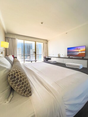 1 bedroom, iron/ironing board, WiFi, bed sheets - Gold Coast Ocean View Apartment with Balcony (Surfers Paradise)