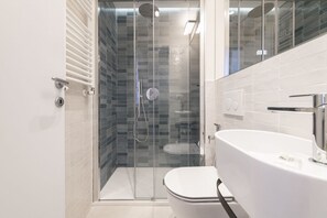 Shower, bidet, towels, shampoo - Easylife - Milano - Tadino 6 - Porta Venezia (Milano)