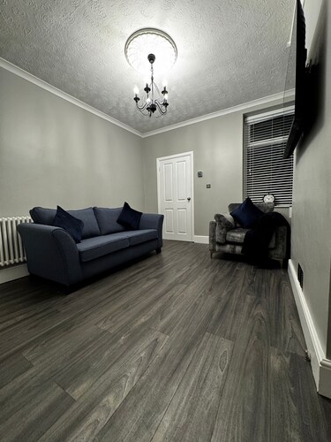 Central Near Hospital 2 Bedroom - Sleeps 4 - Self Check In - Fully Furnished