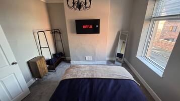 2 bedrooms, iron/ironing board, free WiFi, bed sheets