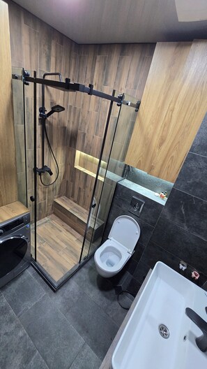 Shower, bidet - 2-bedroom apartment in fantastic Tbilisi with AC and comfort (Tbilisi)