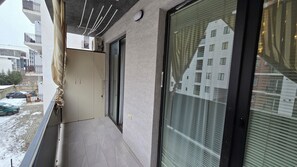 Property grounds - 2-bedroom apartment in fantastic Tbilisi with AC and comfort (Tbilisi)