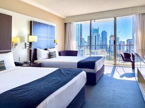 1 bedroom, WiFi, bed sheets - Beachview Zen Apartment with Office Nook (Surfers Paradise)