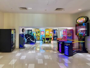 Games room - Beachview Zen Apartment with Office Nook (Surfers Paradise)