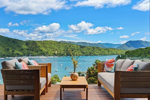 Relax & Enjoy Waikawa Bay Views in Sunny Picton