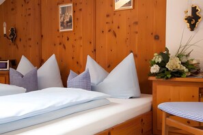 WiFi, bed sheets - Apartment 'Waxenstein' with Mountain View, Balcony and Wi-Fi (Grainau)
