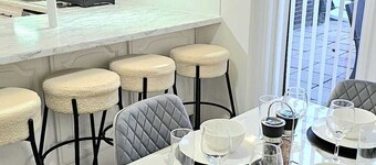 5-7 Mins Walk to ExCeL | Cosy 3-Bed/ Sleeps 7 -London Cable Cars 10 mins away